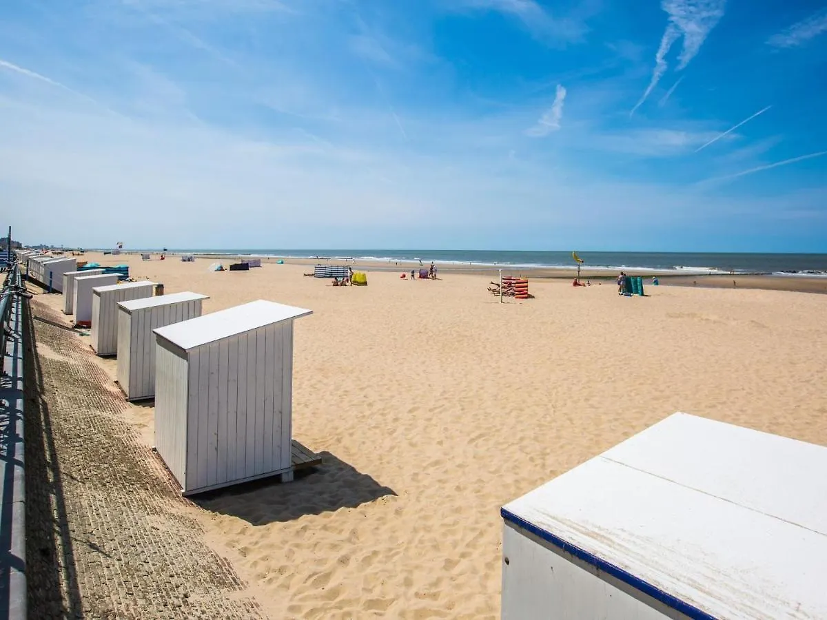 Spacious Apartment With View Middelkerke