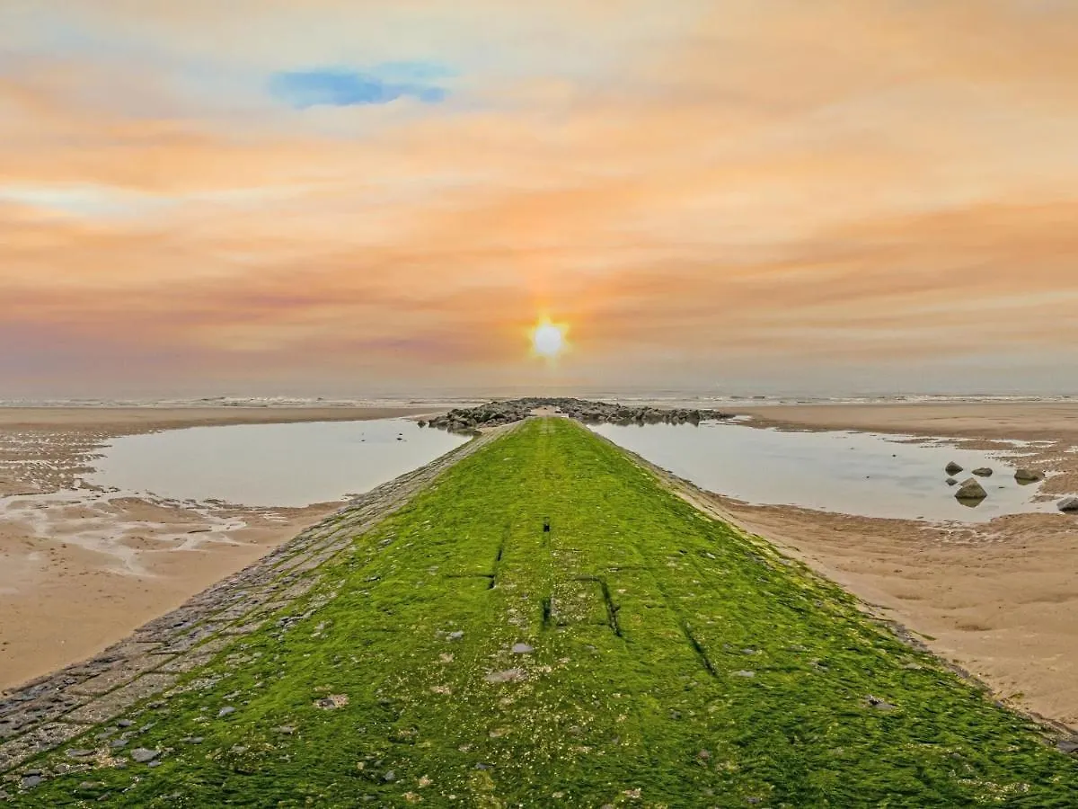 Spacious Apartment With View Middelkerke