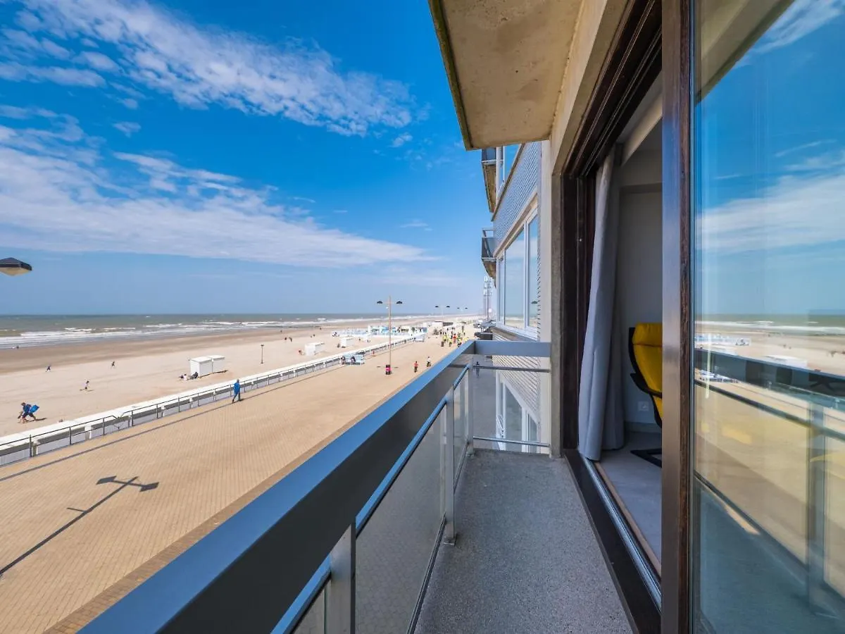 Spacious Apartment With View Middelkerke