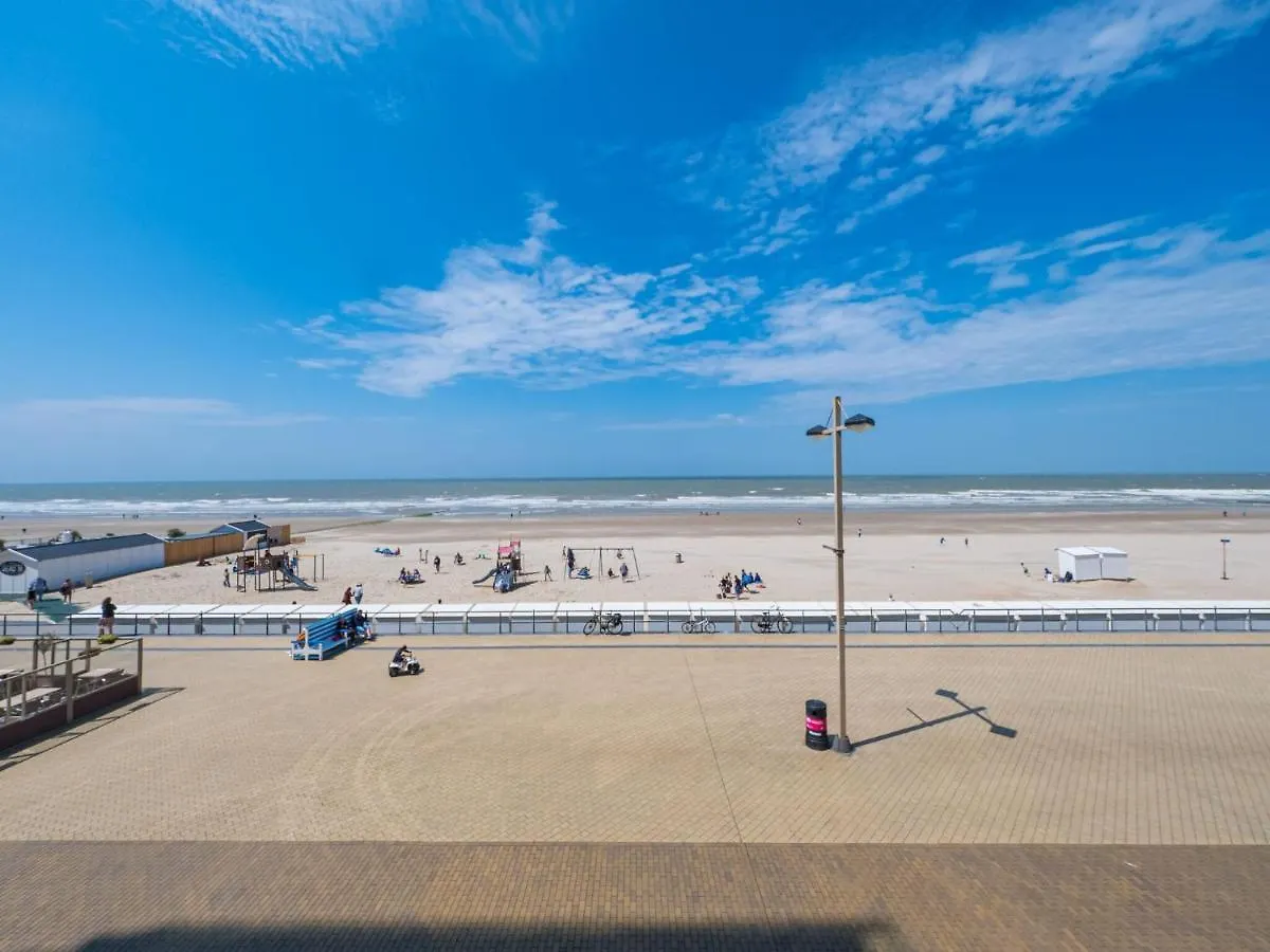 Spacious Apartment With View Middelkerke 0*,