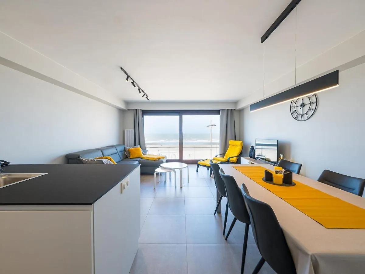 Spacious Apartment With View Middelkerke